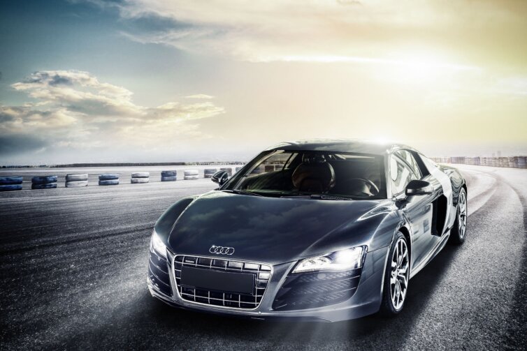 Business-Commercial-Audi-R8-1