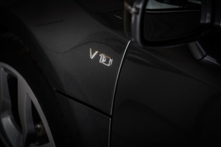 Business-Commercial-Audi-R8-3