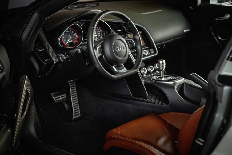 Business-Commercial-Audi-R8-4