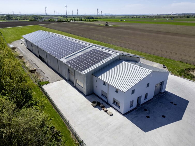 Business-Commercial-PV-Anlage-1